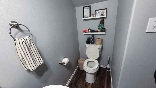 Building Photo - 1909 Kemah Village Dr