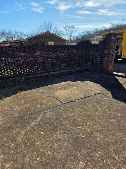 Building Photo - 3009 Sunnyview Dr