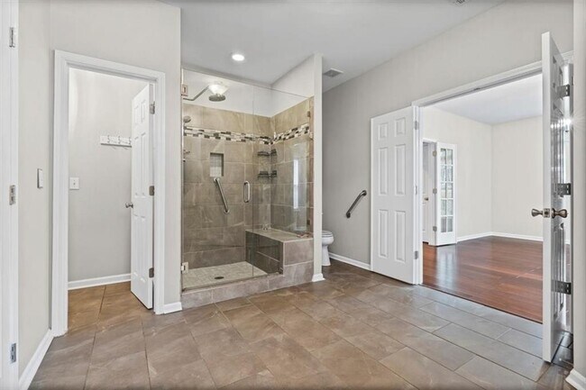 Building Photo - 5551 Wood Vale Ct