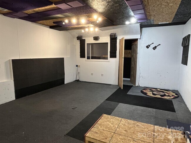 Building Photo - 8619 Delamere Ln