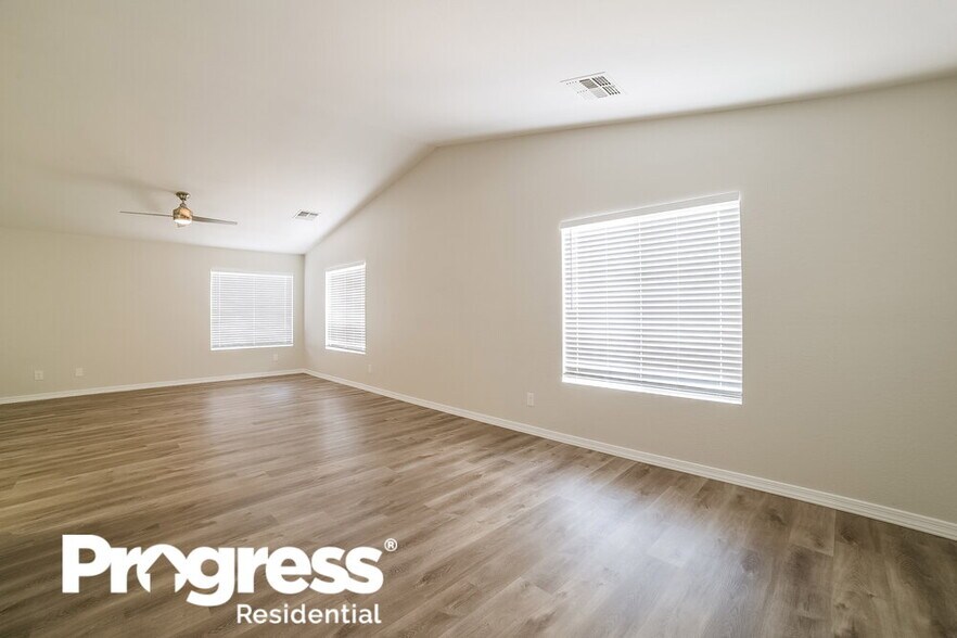 Building Photo - 6815 N 129th Dr