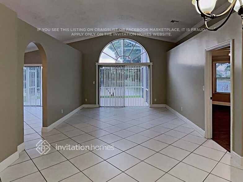 Building Photo - 2794 SW 183rd Ave
