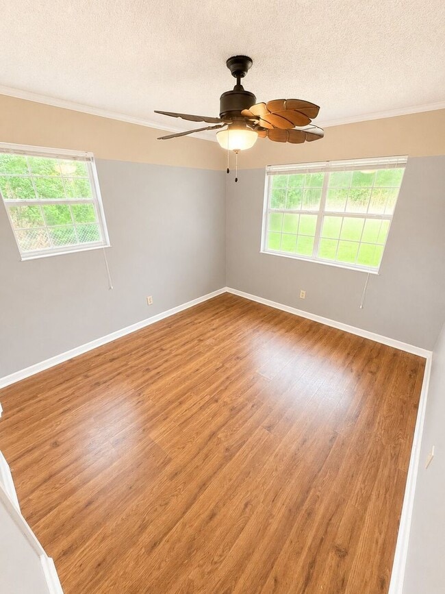Building Photo - Haughton Home!