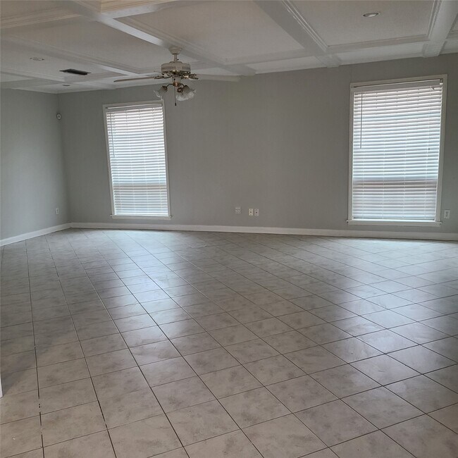 Building Photo - 1006 Walnut Bend Ln