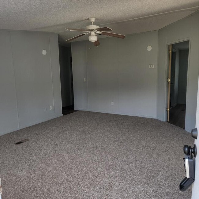 Building Photo - 1450 Broad St