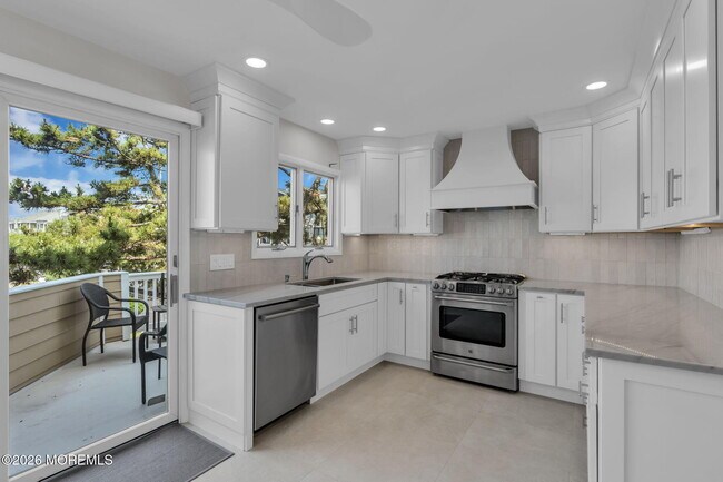 Building Photo - 152 Ocean Ave N