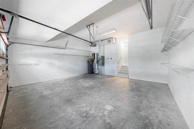 Building Photo - 242 Palm Ave