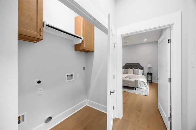 Building Photo - 122 E 31st 1/2 St