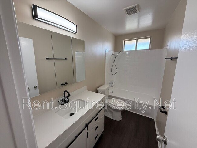 Building Photo - 256 Euclid Pl