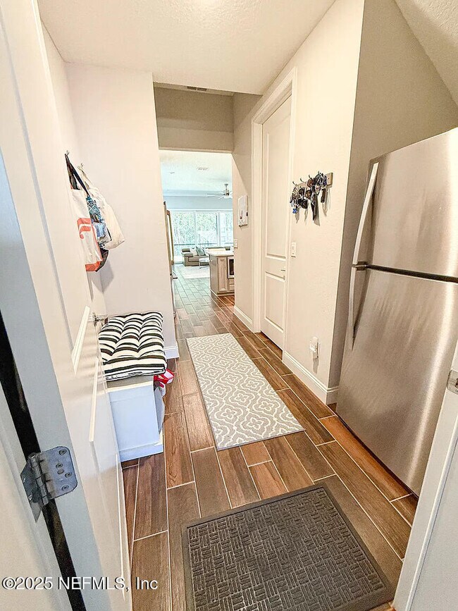 Building Photo - 2866 Montilla Dr