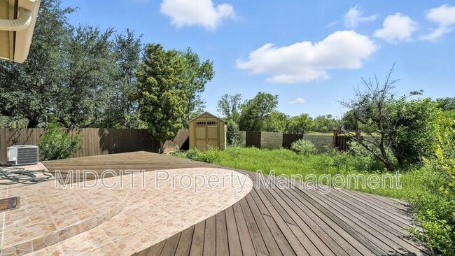 Building Photo - 209 Hinge Loop