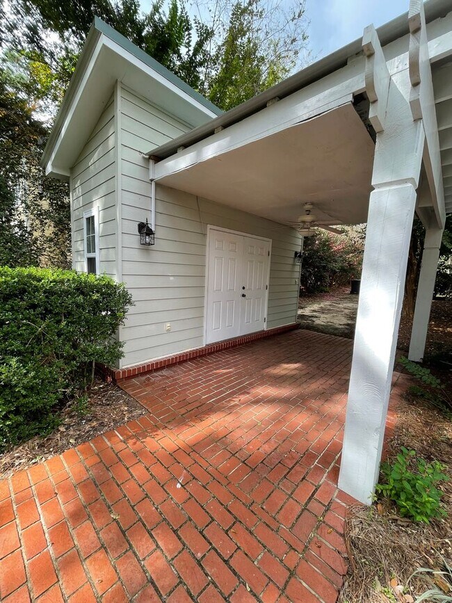 Building Photo - Avialable now!! 2 Bedroom, 2 Bath Cottage ...