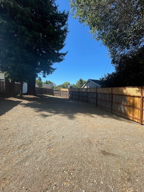 Building Photo - 1020 Stony Glen Ln