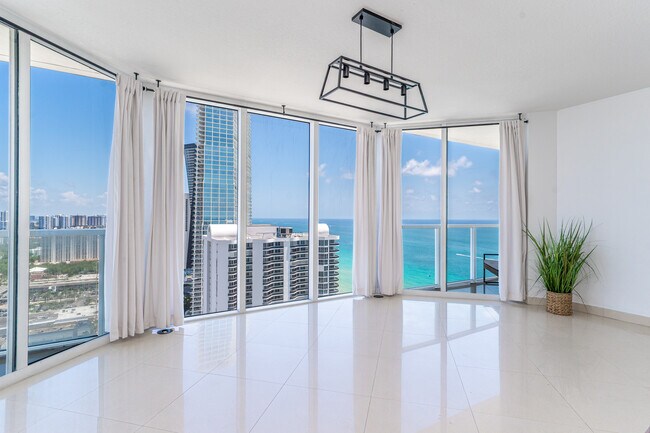 Primary Photo - 16699 Collins Ave