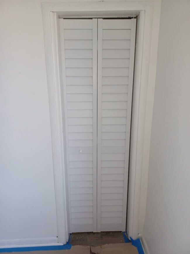 Building Photo - 5811 S Kolmar Ave