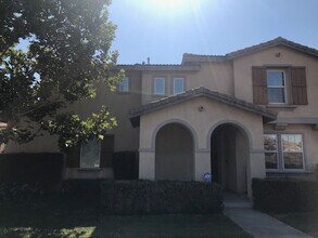 Building Photo - Gated Community!