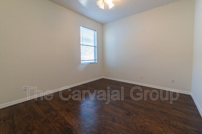 Building Photo - 423 Heather Hills Dr