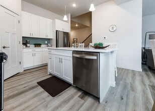 Building Photo - FULLY FURNISHED 3 Bed Luxury End Unit Townhome backs to Nature