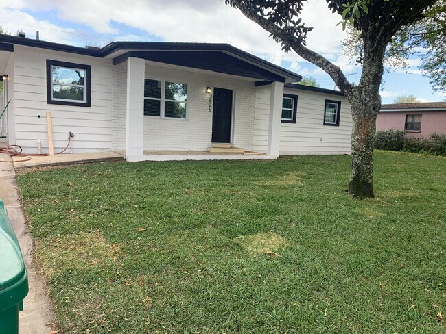 Primary Photo - 2526 Stanford Dr
