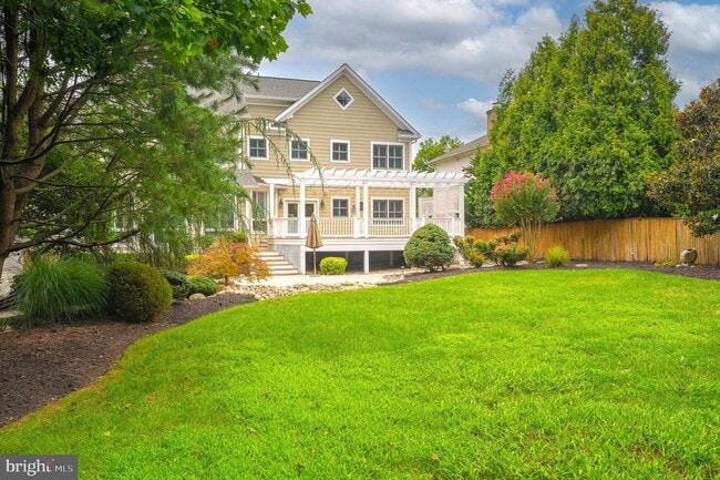 Building Photo - 5905 Lone Oak Dr