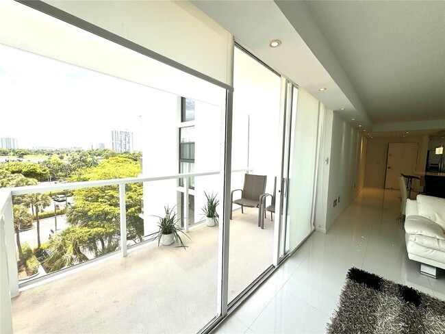 Building Photo - 3731 N Country Club Dr