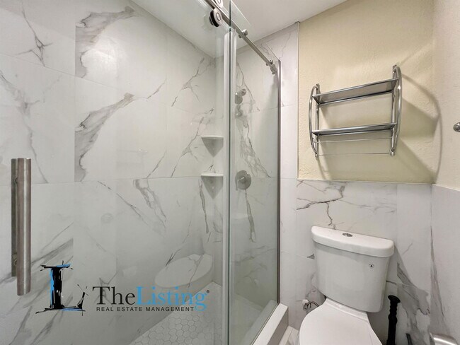 Building Photo - 2482 Lakeway Branch Dr