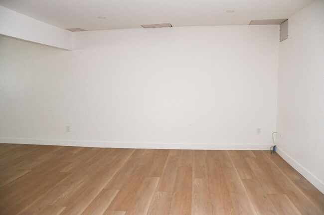 Building Photo - Valencia (994)