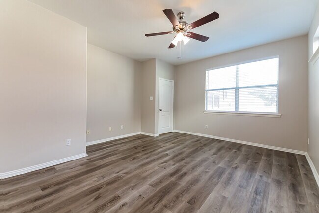 Building Photo - 9900 Concord Dr
