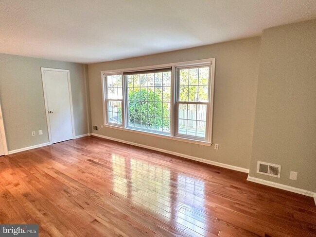 Building Photo - 4311 Cedarlake Ct