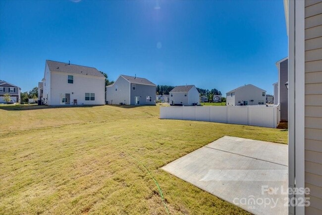 Building Photo - 587 King Clover Ln