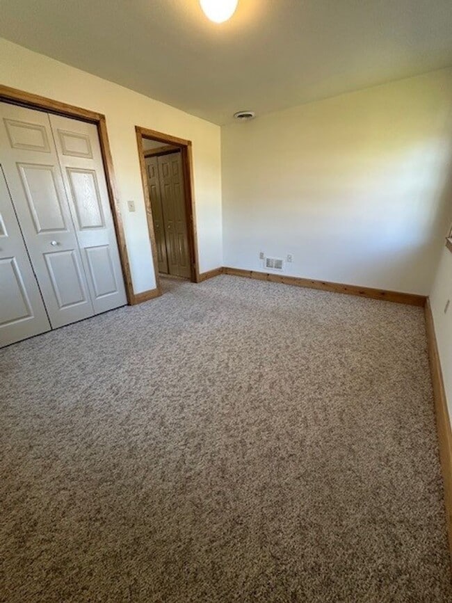 Building Photo - Leola 2 Bedroom 2nd floor