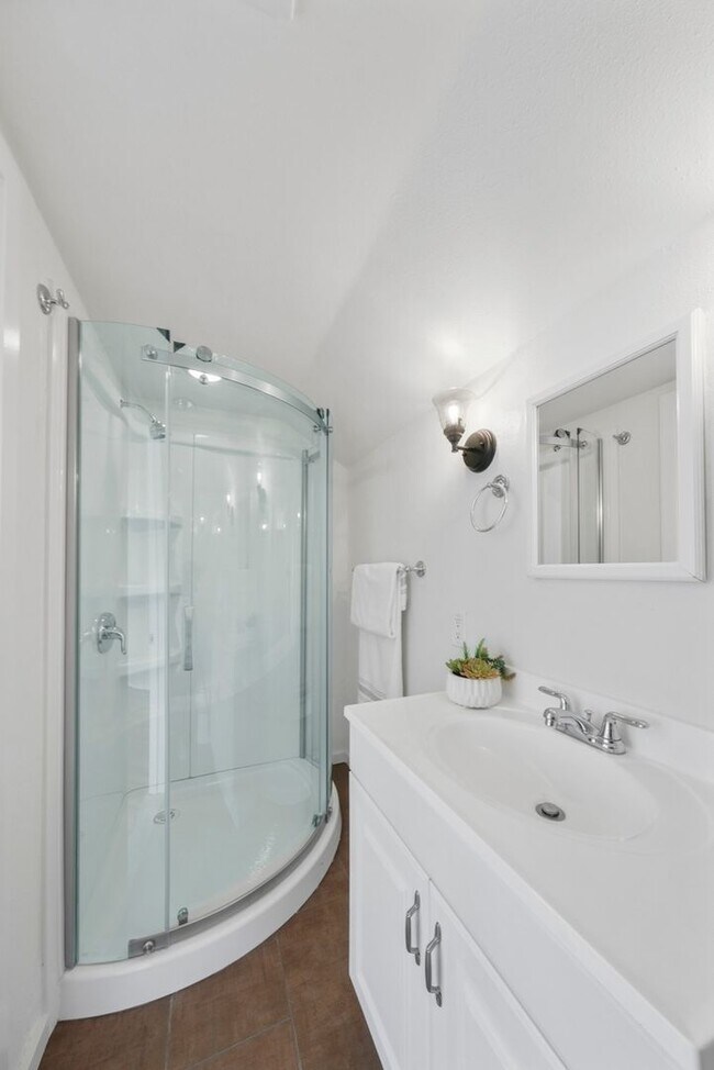 Building Photo - Charming 3BR Townhome in Seattle