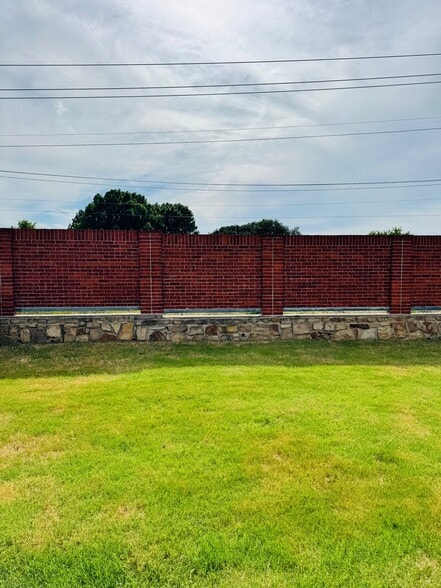 Building Photo - 8113 Wildwest Dr