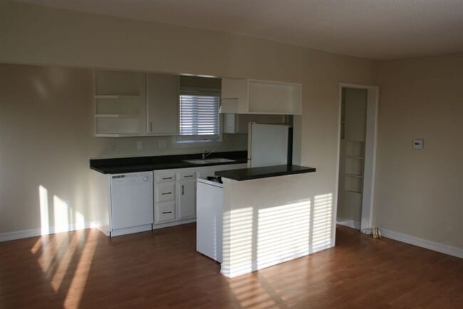 Building Photo - 241 S La Alameda Ave