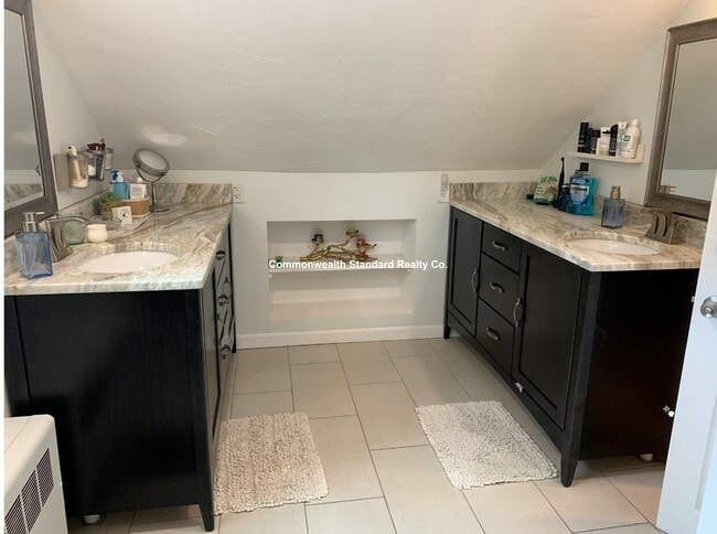 Building Photo - 53 Gale St