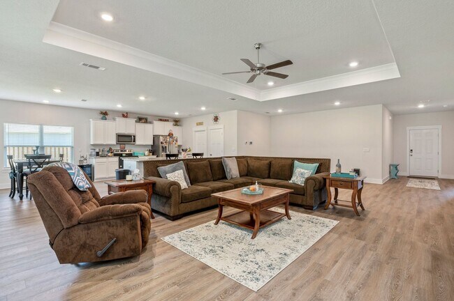 Building Photo - Stunning 4 Bedroom, 3 Bath Home in Shoal R...