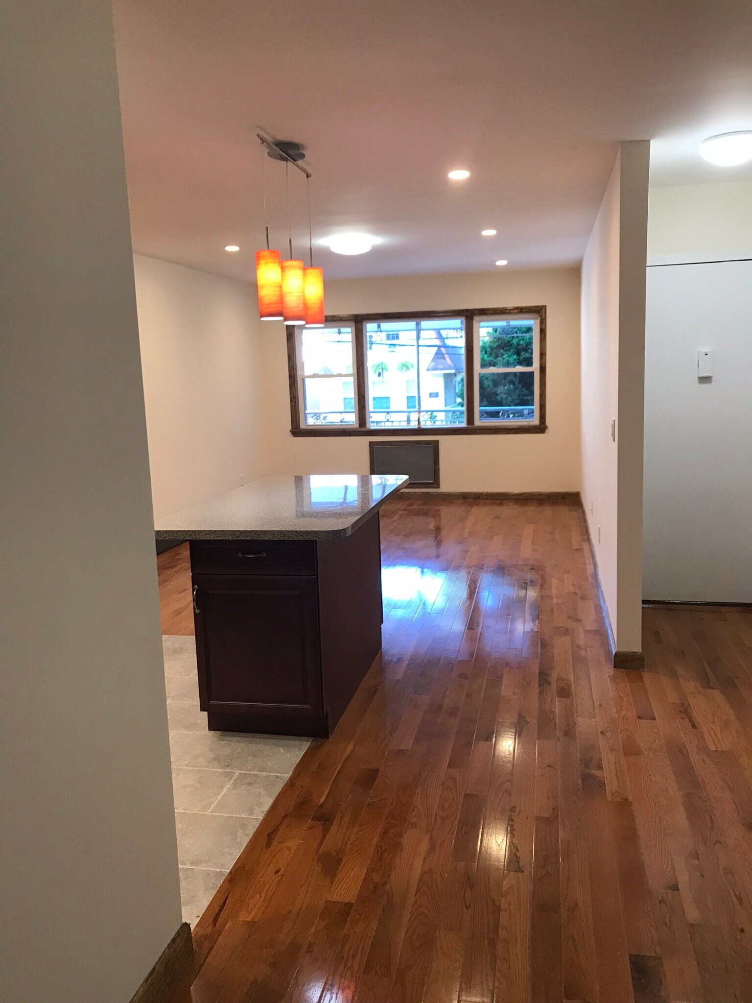 Building Photo - 405 W 263rd St