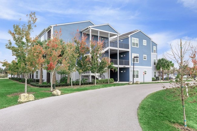 Building Photo - Fountain Lake