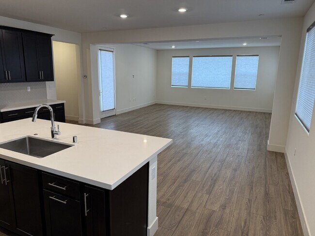 Building Photo - Beautiful 4 Bedroom, 3 Bath Home with Solar in Highly Desired Tracy Hills Community