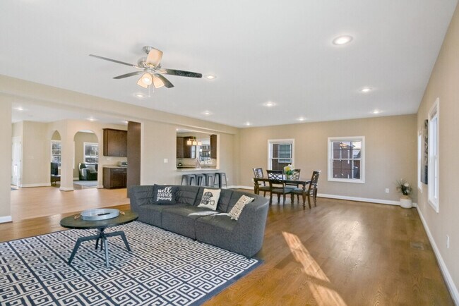 Building Photo - 624 U.S. 29-SI ID1395358P