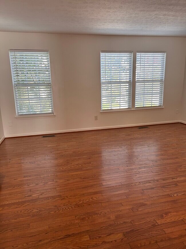 Building Photo - 306 Kestrel Dr