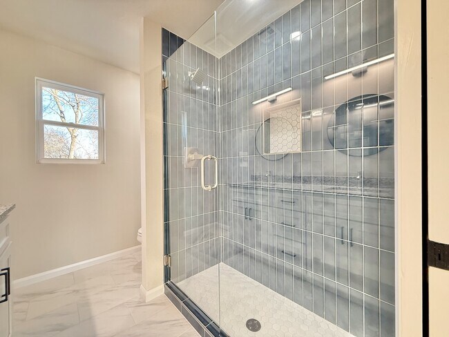 Building Photo - 2009 W Easton Ct