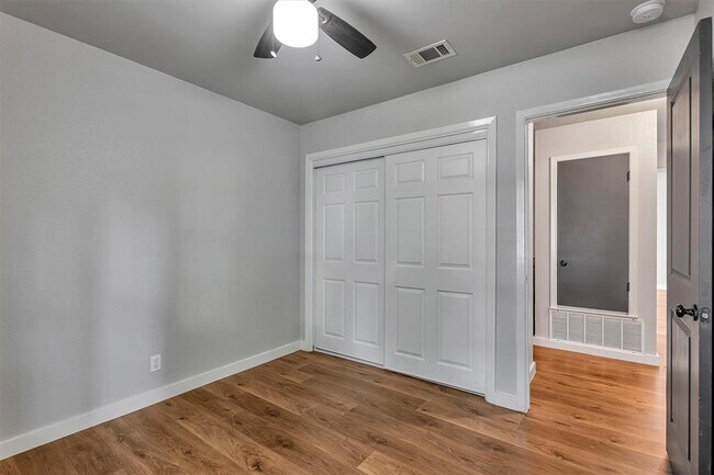 Building Photo - 1308 Troy Ln
