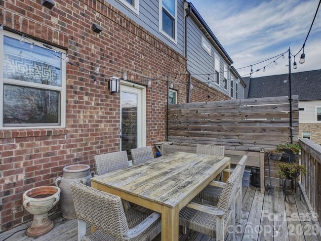 Building Photo - 11015 Stetler St