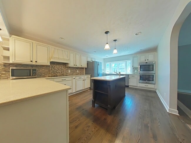 Building Photo - 239 Rainier Dr