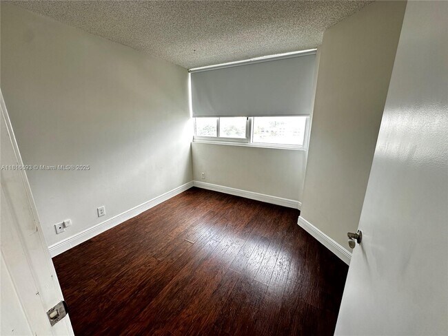 Building Photo - 3411 Indian Creek Dr