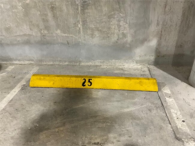 Building Photo - 1600 SW 1st Ave