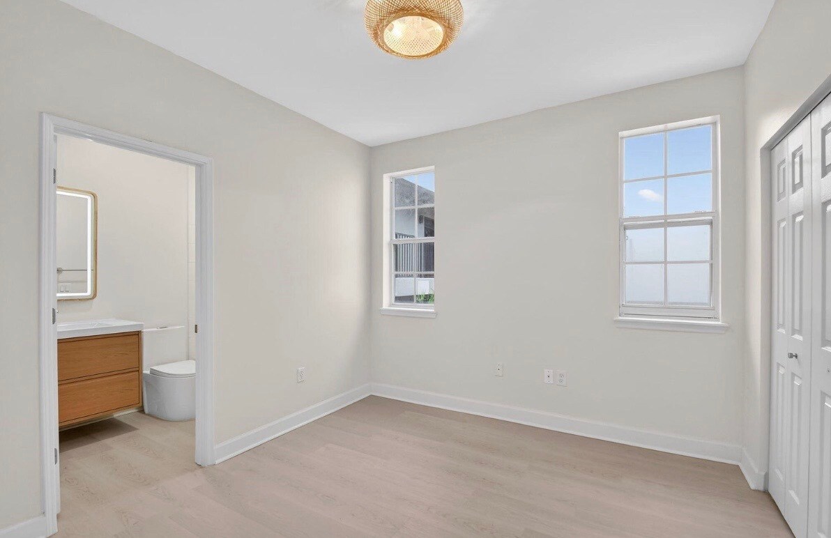 Building Photo - 695 Hibiscus St