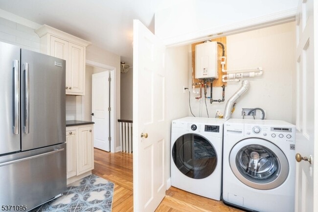 Building Photo - 135 Main St