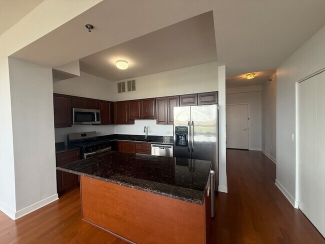 Building Photo - 6000 N Cicero Ave